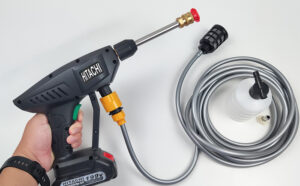 Máy rửa xe dùng pin Hitachi