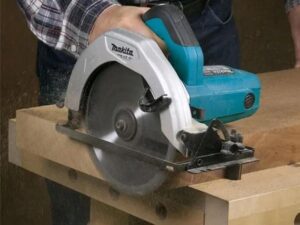 Máy cưa cầm tay Makita 5806b