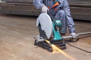 Những lưu ý khi sử dụng máy cắt sắt an toàn