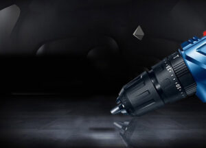 Tháo lắp mũi khoan ở máy khoan pin