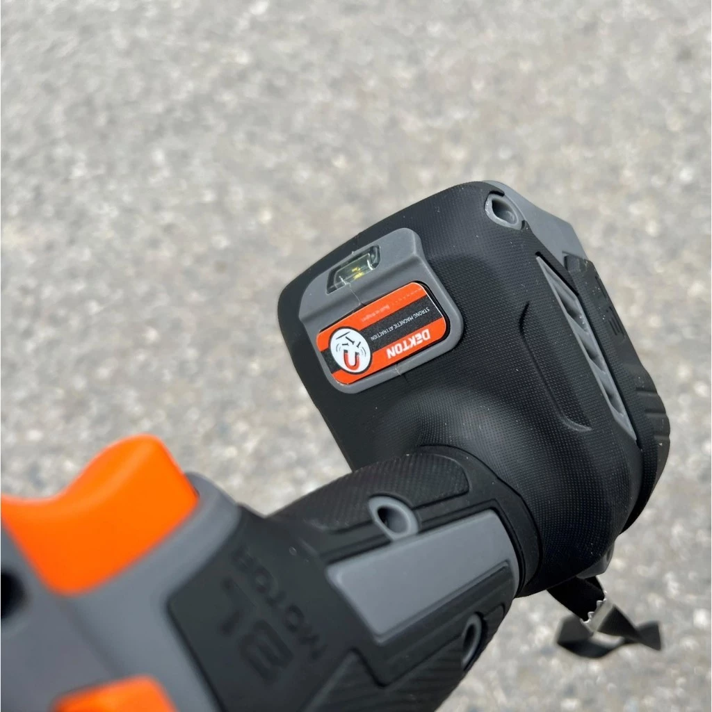 may-khoan-pin-dekton-m21-1055bl-6 Máy khoan pin DEKTON M21-ID1055BL