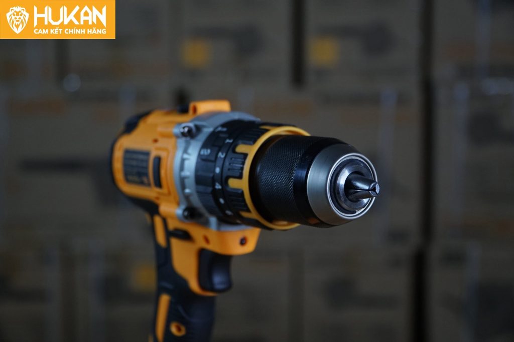 Lực momen xoắn vượt trội của máy khoan pin HUKAN.