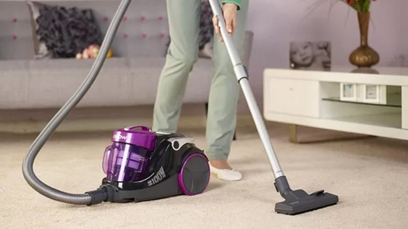 Máy hút bụi dễ dàng lấy đi những vết bẩn trong mọi ngóc ngách khó vệ sinh